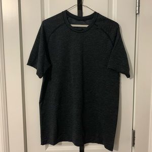 Men’s Medium Lululemon T Shirt Black/multicolor